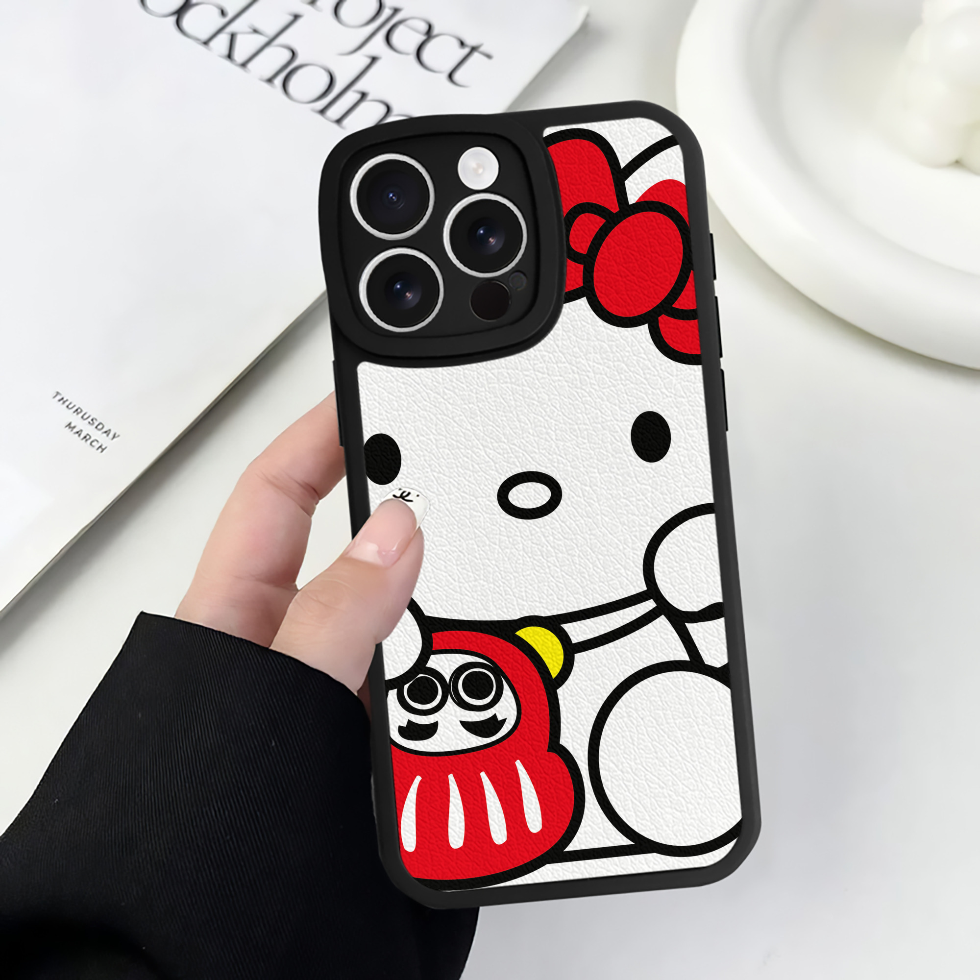 （画像用） Hello Kitty ハローキティ 【iPhone 16シリーズ対応】シリコンスマホケース（レザー調） 材質：シリコン